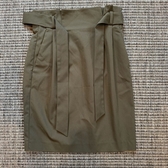 H&M Green Pencil Skirt with Tie Front for Casual Wear - Picture 1 of 4
